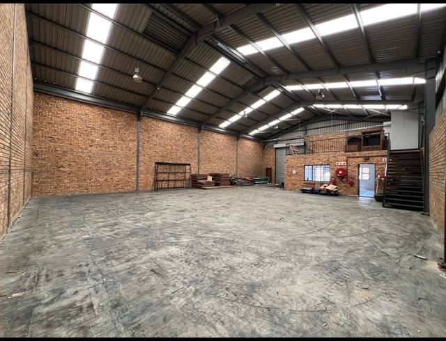 347M² WAREHOUSE TO LET IN STRIJDOMPARK